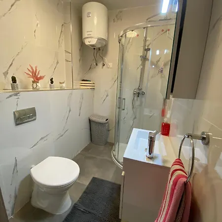 R2 Double Msida, In Share Flat Homestay *