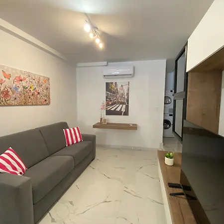 R2 Double Msida, In Share Flat Homestay Msida