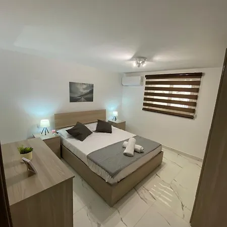 R2 Double Msida, In Share Flat Homestay Msida